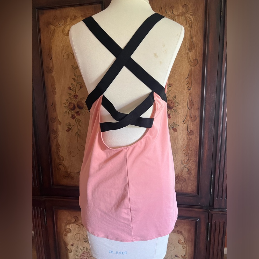Woman’s Nike Dri-fit Tank Top - Picture 4 of 9